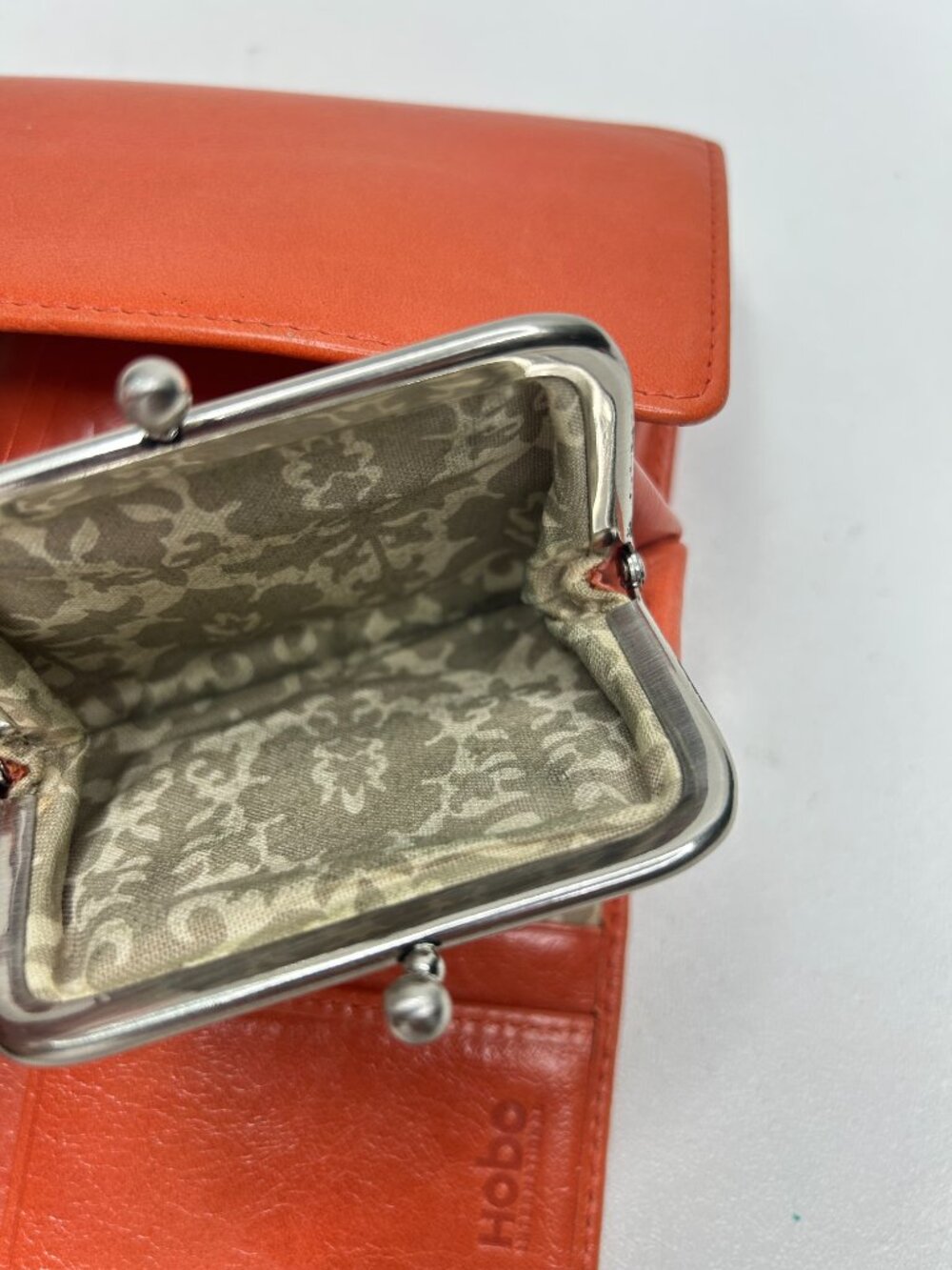 HOBO International SADIE Tangerine Leather TRIFOLD Wallet w/Coin Purse - Picture 9 of 12